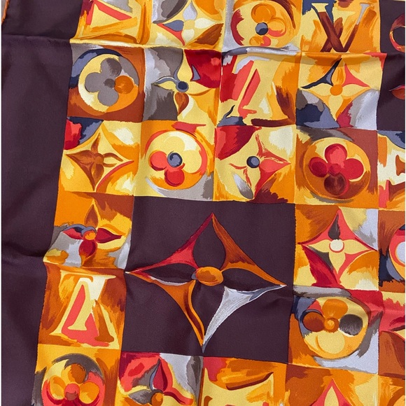 Authentic Louis Vuitton silk scarf - Picture 2 of 14